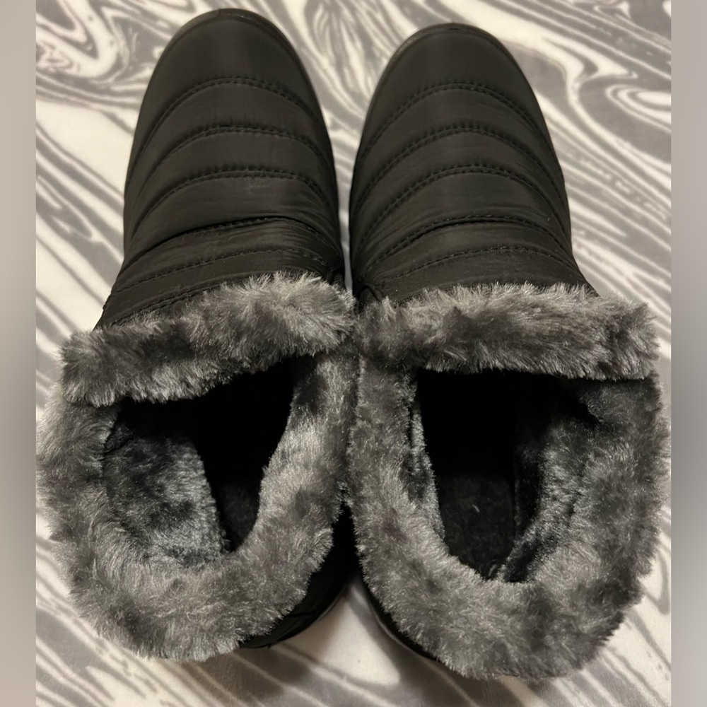 #92 NEW Women’s House Slippers Size 11.5 Color Black